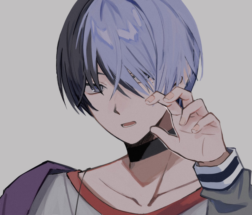 1boy aoyagi_touya black_choker blue_eyes blue_hair choker commentary_request dark_blue_hair fingernails grey_background hair_over_one_eye hand_up highres jacket long_sleeves lower_teeth_only male_focus mole mole_under_eye multicolored_hair one_eye_covered open_mouth project_sekai short_hair simple_background so17p solo split-color_hair teeth two-tone_hair upper_body
