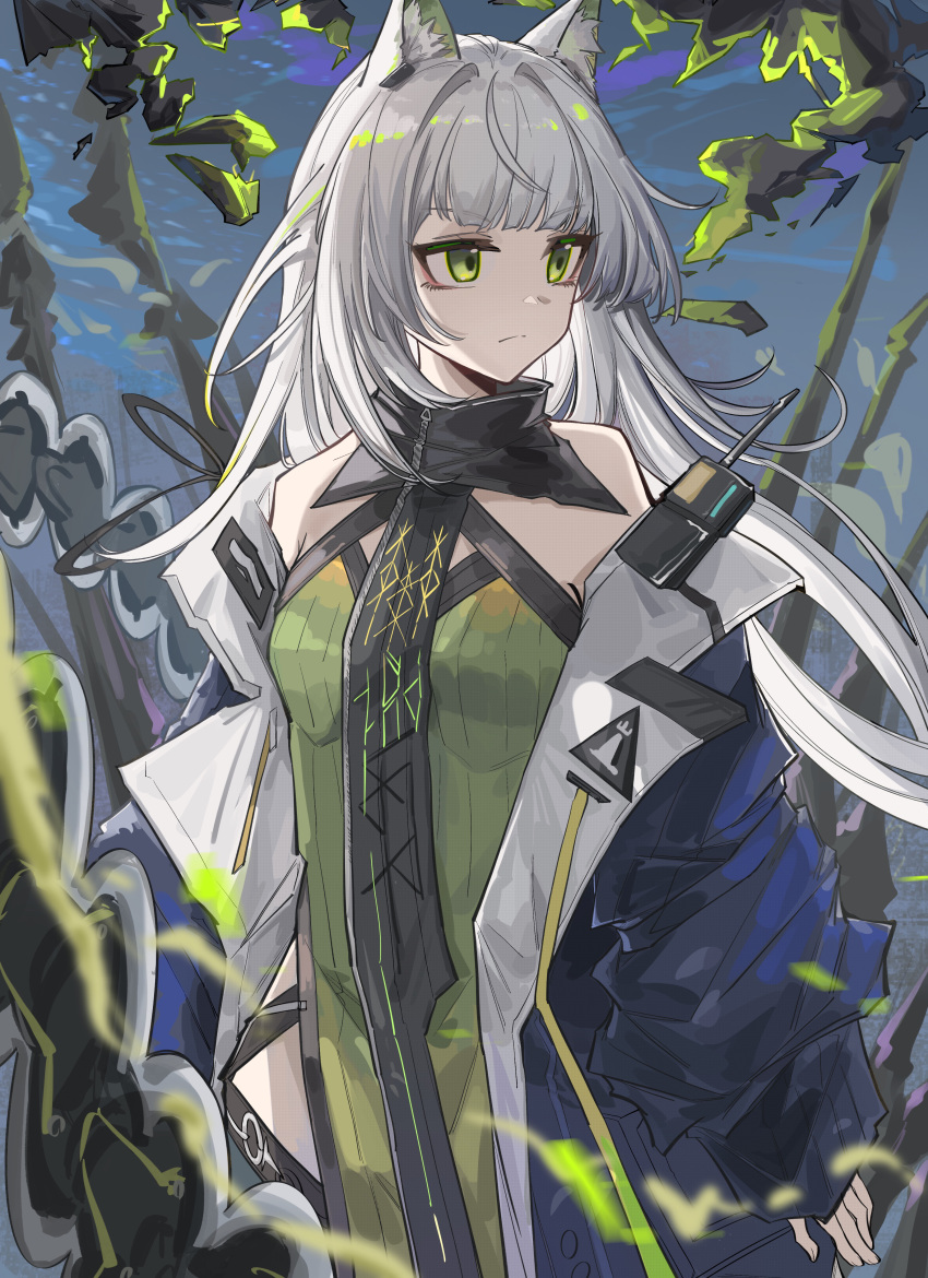 1girl absurdres animal_ear_fluff animal_ears arknights arm_at_side black_collar black_jacket blunt_bangs cat_ears closed_mouth collar dress frown green_dress green_eyes highres jacket kal'tsit_(arknights) kal'tsit_(remnant)_(arknights) long_hair long_sleeves looking_to_the_side official_alternate_costume rhodes_island_logo side_slit solo two-sided_fabric two-sided_jacket upper_body walkie-talkie white_hair white_jacket yi1ling0 zipper zipper_pull_tab