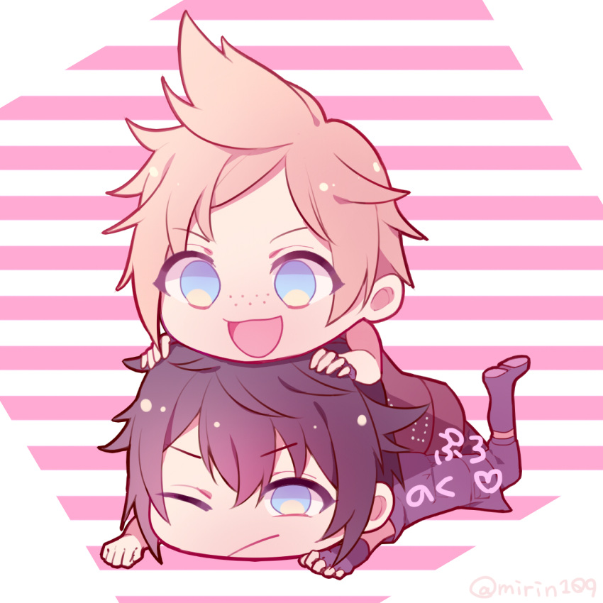 2boys black_hair blonde_hair boots chibi final_fantasy final_fantasy_xv fingerless_gloves freckles gloves highres lying lying_on_person male_focus mirin. multiple_boys noctis_lucis_caelum on_stomach one_eye_closed pink_stripes prompto_argentum spiky_hair striped striped_background twitter_username