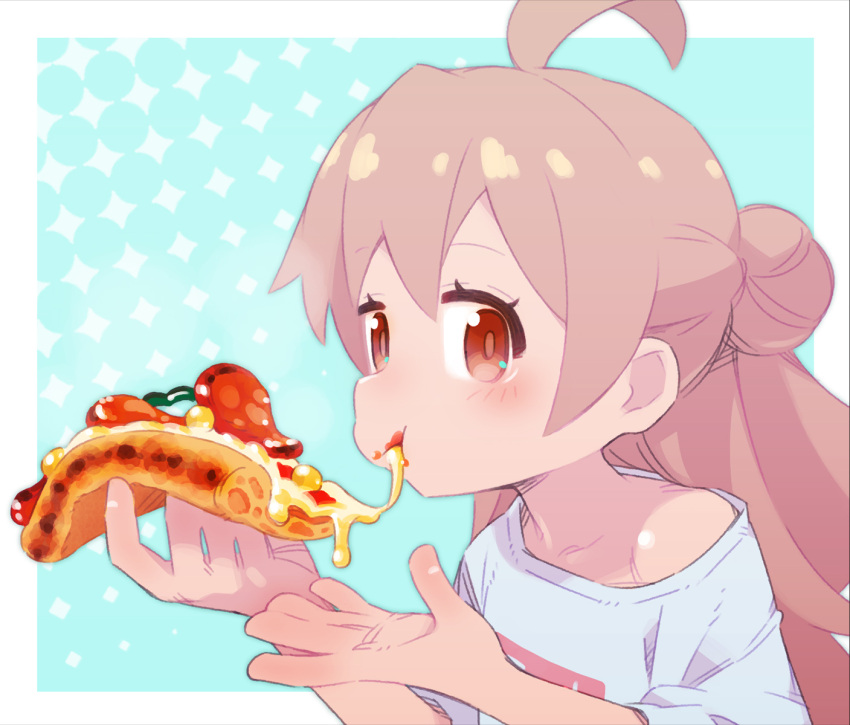 1girl ahoge bare_arms blue_background brown_eyes cheese_trail commentary eating food hair_between_eyes half_updo highres light_brown_hair long_hair onii-chan_wa_oshimai! oyama_mahiro picogames_off pizza pizza_slice shirt short_sleeves simple_background solo t-shirt upper_body white_shirt