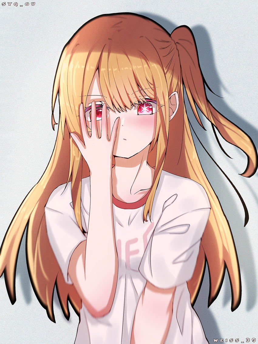 1girl blonde_hair collarbone commentary hair_between_eyes hand_over_eye highres hoshino_ruby long_hair looking_at_viewer mismatched_pupils one_side_up oshi_no_ko pink_eyes romaji_commentary shade shadow shirt short_sleeves sidelocks solo star-shaped_pupils star_(symbol) symbol-shaped_pupils twitter_username upper_body weiss_rubiaceae white_shirt