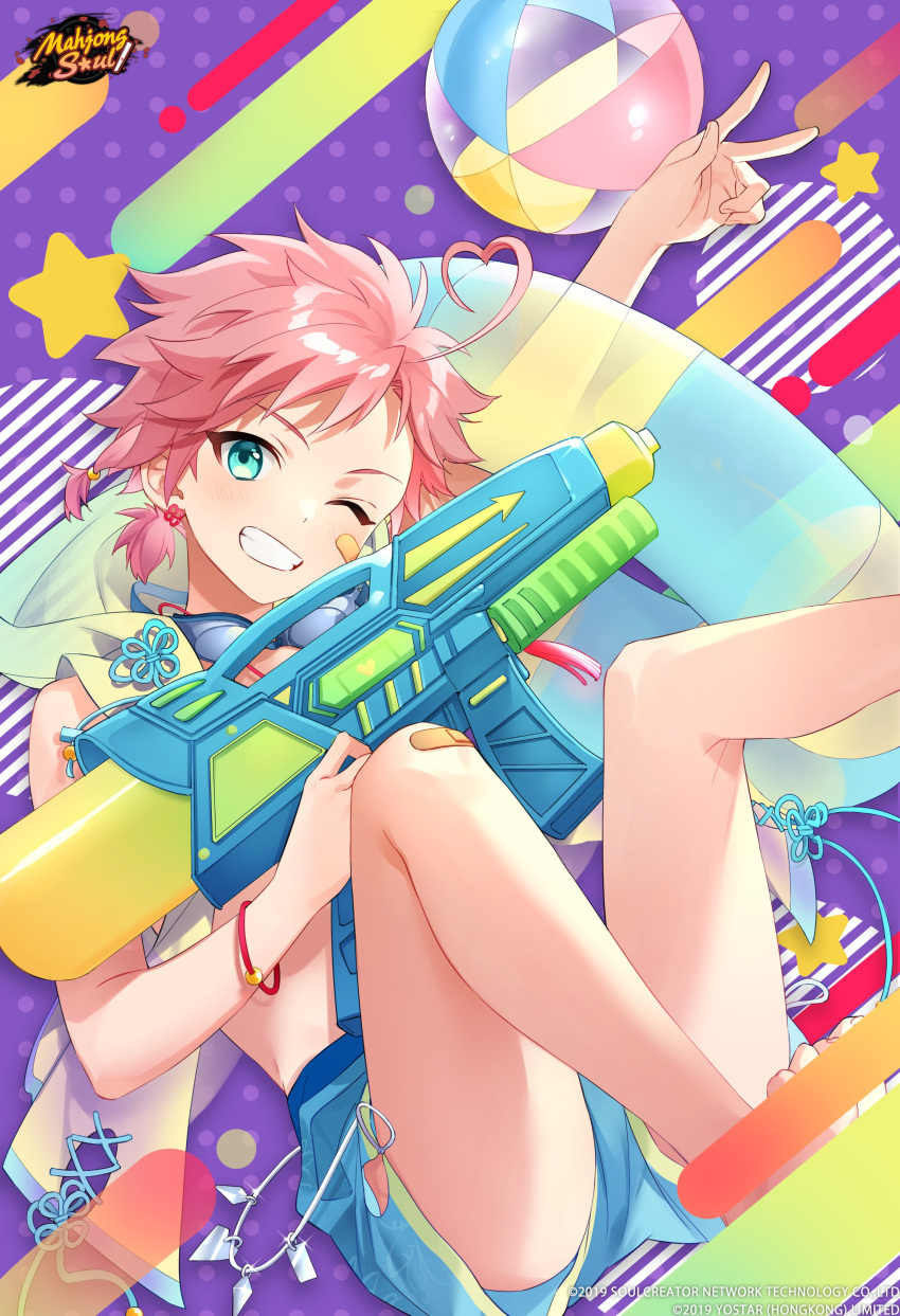 1boy absurdres ahoge ball bandaid bandaid_on_cheek bandaid_on_face bandaid_on_knee bandaid_on_leg beachball blue_eyes bracelet commentary copyright_name english_commentary grin heart heart_ahoge highres holding holding_water_gun jewelry logo looking_at_viewer mahjong_soul male_focus miojun_nono official_art official_wallpaper one_eye_closed pink_hair qi_xi short_hair short_ponytail short_shorts shorts smile solo v water_gun