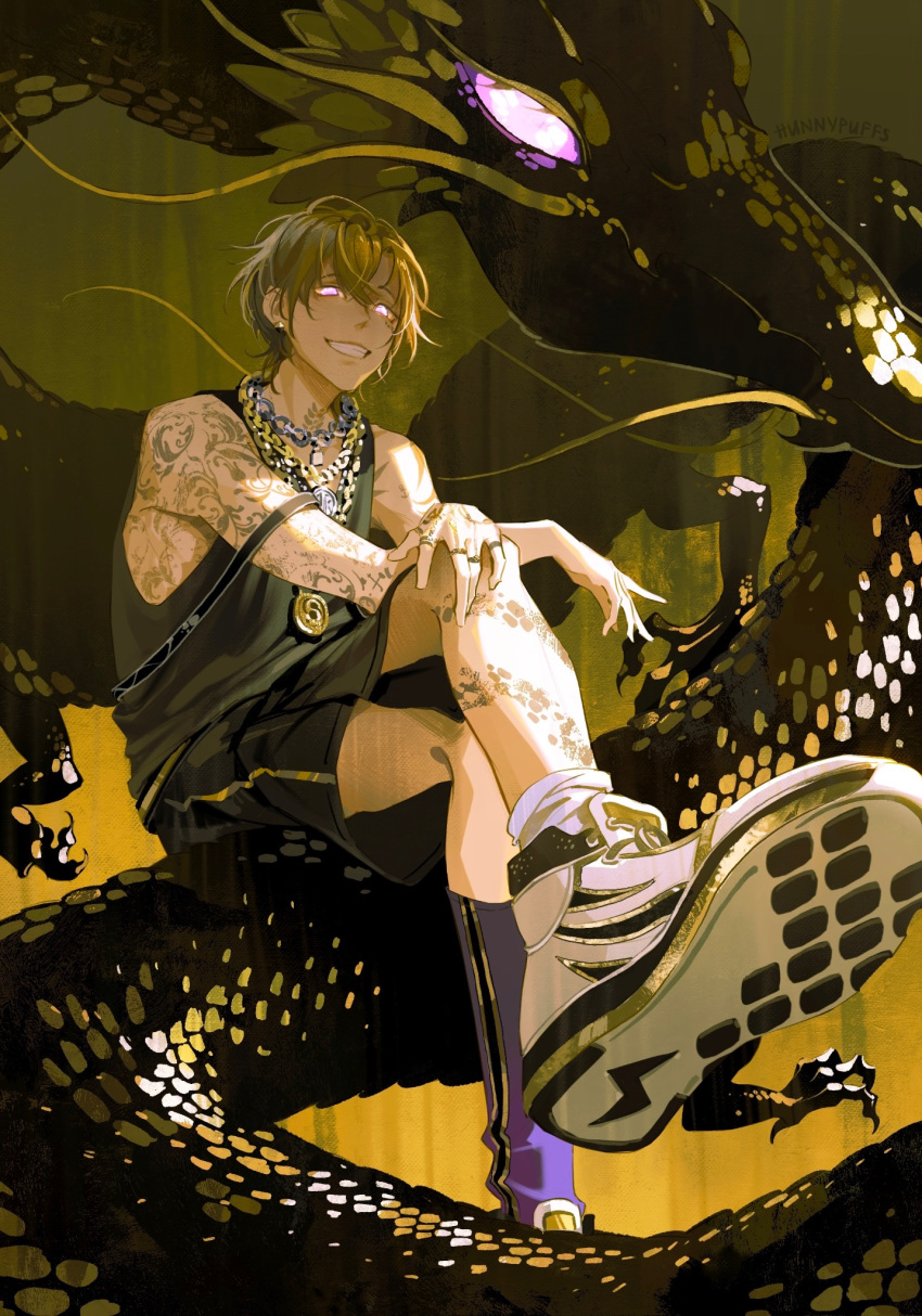 1boy arm_tattoo black_background black_shorts black_tank_top blonde_hair chain chain_necklace dragon full_body highres jewelry kuzuryu_chisei leg_tattoo looking_at_viewer male_focus multicolored_background neck_tattoo necklace paradox_live pink_eyes ring shannon_xie shoes shorts smile sneakers socks solo tank_top tattoo teeth twitter_username white_footwear white_socks yellow_background