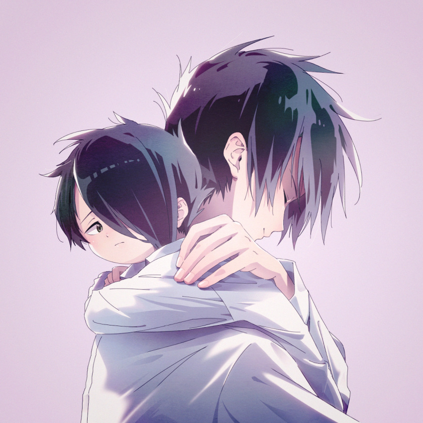 1boy age_comparison awarin black_hair closed_eyes closed_mouth hair_over_one_eye highres hug male_focus pink_background ray_(yakusoku_no_neverland) shirt simple_background white_shirt yakusoku_no_neverland