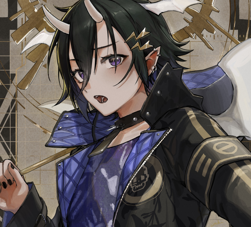 1boy :o armband black_armband black_collar black_hair black_jacket black_nails brown_background collar demon_wings devil_janai_mon_(vocaloid) double-parted_bangs ear_piercing earrings fang hair_between_eyes hair_ornament hairclip highres holding holding_polearm holding_weapon holostars hood hood_down hooded_jacket horns jacket jewelry jyakku kanade_izuru lightning_bolt_hair_ornament lightning_bolt_symbol looking_at_viewer male_focus oni_horns open_clothes open_jacket open_mouth over_shoulder padded_jacket piercing pointy_ears polearm purple_shirt shirt short_hair solo spiked_collar spikes sunburst teeth tile_background two-sided_fabric two-sided_jacket upper_body violet_eyes virtual_youtuber weapon weapon_over_shoulder white_horns white_wings wings zipper