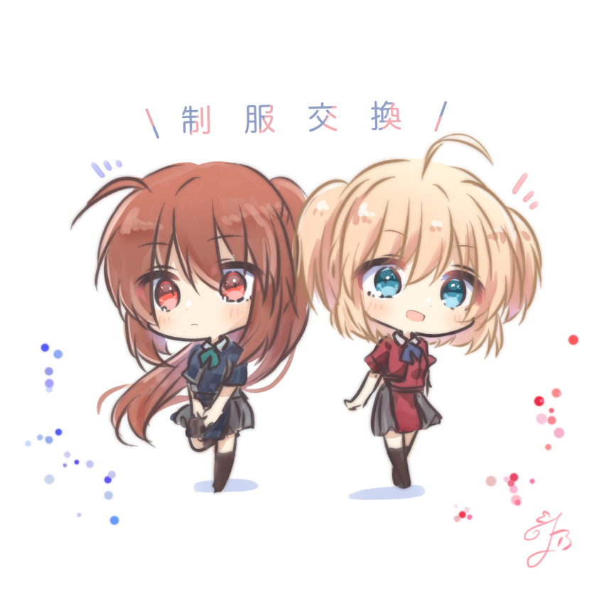 2girls :d ahoge aqua_eyes arm_at_side black_socks blonde_hair blue_dress blue_ribbon blush brown_hair chibi closed_mouth commentary_request cosplay dress eyes_visible_through_hair frown green_ribbon gun hair_between_eyes highres holding holding_gun holding_weapon inoue_takina inoue_takina_(cosplay) kamikita_komari little_busters! long_hair looking_at_viewer lycoris_recoil lycoris_uniform multiple_girls natsume_rin nishikigi_chisato nishikigi_chisato_(cosplay) notice_lines open_mouth ponytail red_dress red_eyes ribbon short_hair short_sleeves signature simple_background smile socks standing standing_on_one_leg straight-on translated two_side_up utuigawa very_long_hair weapon white_background