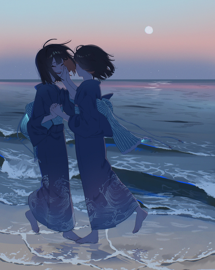 2girls ahoge barefoot beach black_hair blue_kimono blue_sash blue_sky closed_eyes colored_inner_hair commentary full_body full_moon gradient_sky hand_on_another's_cheek hand_on_another's_face hand_on_own_cheek hand_on_own_face highres holding_hands japanese_clothes kimono long_sleeves looking_at_another moon multicolored_hair multiple_girls obi ocean open_mouth orange_hair orange_sky original outdoors sand sash shore short_hair sky smile standing standing_on_one_leg teeth twilight two-tone_hair umi_(umi04787030) upper_teeth_only water wave_print wide_sleeves yuri