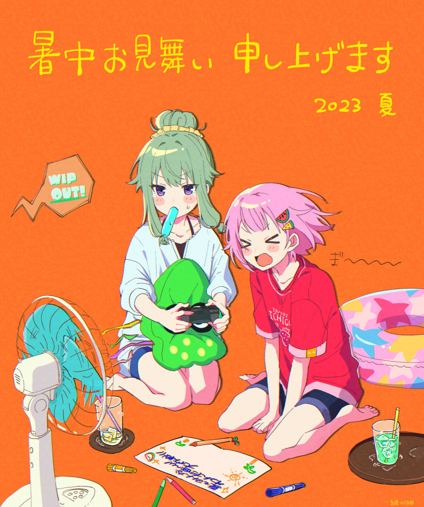&gt;_&lt; 2girls absurdres bare_legs blush closed_eyes commentary_request controller cup drinking_glass drinking_straw electric_fan food-themed_hair_ornament food_in_mouth game_controller glass green_hair hair_bun hair_ornament hair_scrunchie hair_up hairclip highres holding holding_controller holding_game_controller ice innertube kusanagi_nene long_hair low_tied_sidelocks marker motion_blur multiple_girls ootori_emu open_mouth paper pink_hair popsicle_in_mouth project_sekai scrunchie short_hair short_sleeves shorts single_hair_bun sitting star_(symbol) star_print taro14_tea translation_request tray violet_eyes water watermelon_hair_ornament