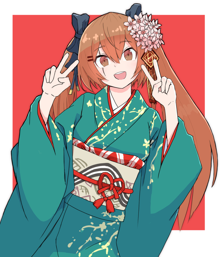 1girl 404_logo_(girls'_frontline) bow brown_eyes brown_hair commentary_request double_v flower girls_frontline green_kimono hair_bow hair_flower hair_ornament highres japanese_clothes kimono long_hair looking_at_viewer obi official_alternate_costume open_mouth red_background sash scar scar_across_eye simple_background smile solo twintails ump9_(girls'_frontline) ump9_(wayfarer_of_the_profound)_(girls'_frontline) v very_long_hair zukzuk13