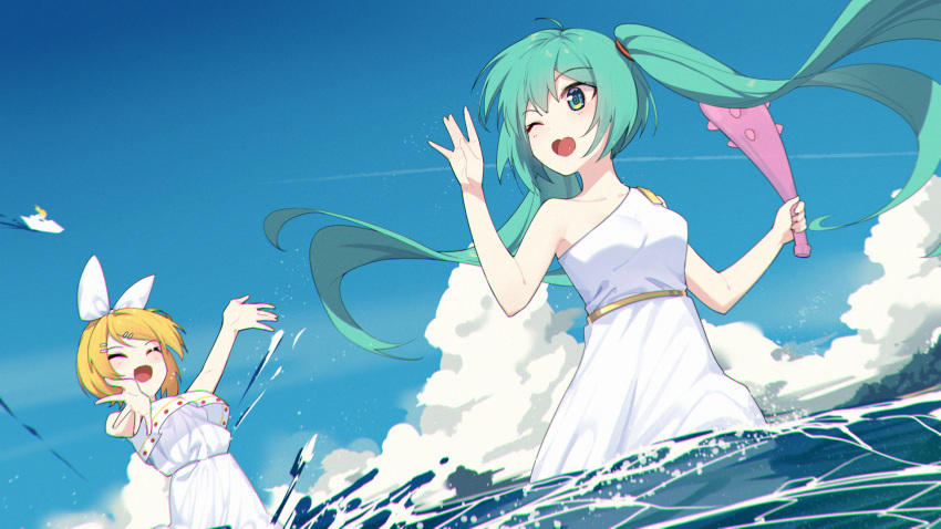 2girls ahoge aqua_eyes aqua_hair black_hair blonde_hair blue_sky blush breasts chinese_commentary closed_eyes clouds collarbone commentary_request dress fang hair_ribbon hands_up hatsune_miku highres holding kagamine_rin long_hair multiple_girls one_eye_closed open_mouth outdoors partially_submerged ribbon short_hair skin_fang sky small_breasts smile twintails vocaloid wading white_dress white_ribbon zhayin-san