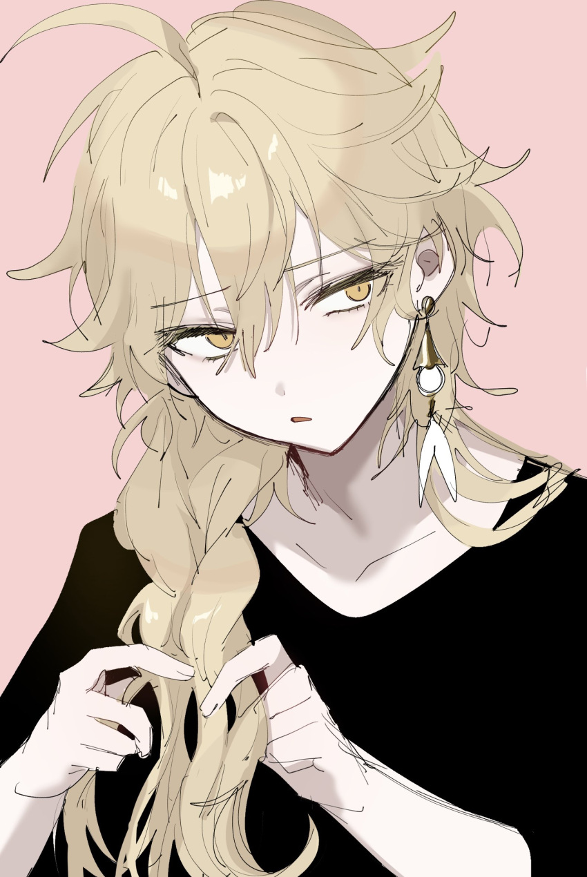 1boy aether_(genshin_impact) ahoge androgynous black_shirt blonde_hair braiding_hair earrings facing_viewer genshin_impact hairdressing hand_in_own_hair highres jewelry liiill_gerohaku looking_to_the_side male_focus pink_background shirt short_sleeves sketch solo yellow_eyes