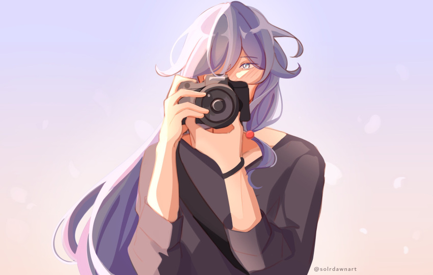 1girl alternate_costume black_shirt black_sleeves bracelet camera english_commentary fu_hua grey_hair hair_over_one_eye highres holding holding_camera honkai_(series) honkai_impact_3rd jewelry long_hair long_sleeves looking_at_viewer shirt simple_background solo solrdawnart taking_picture twitter_username upper_body