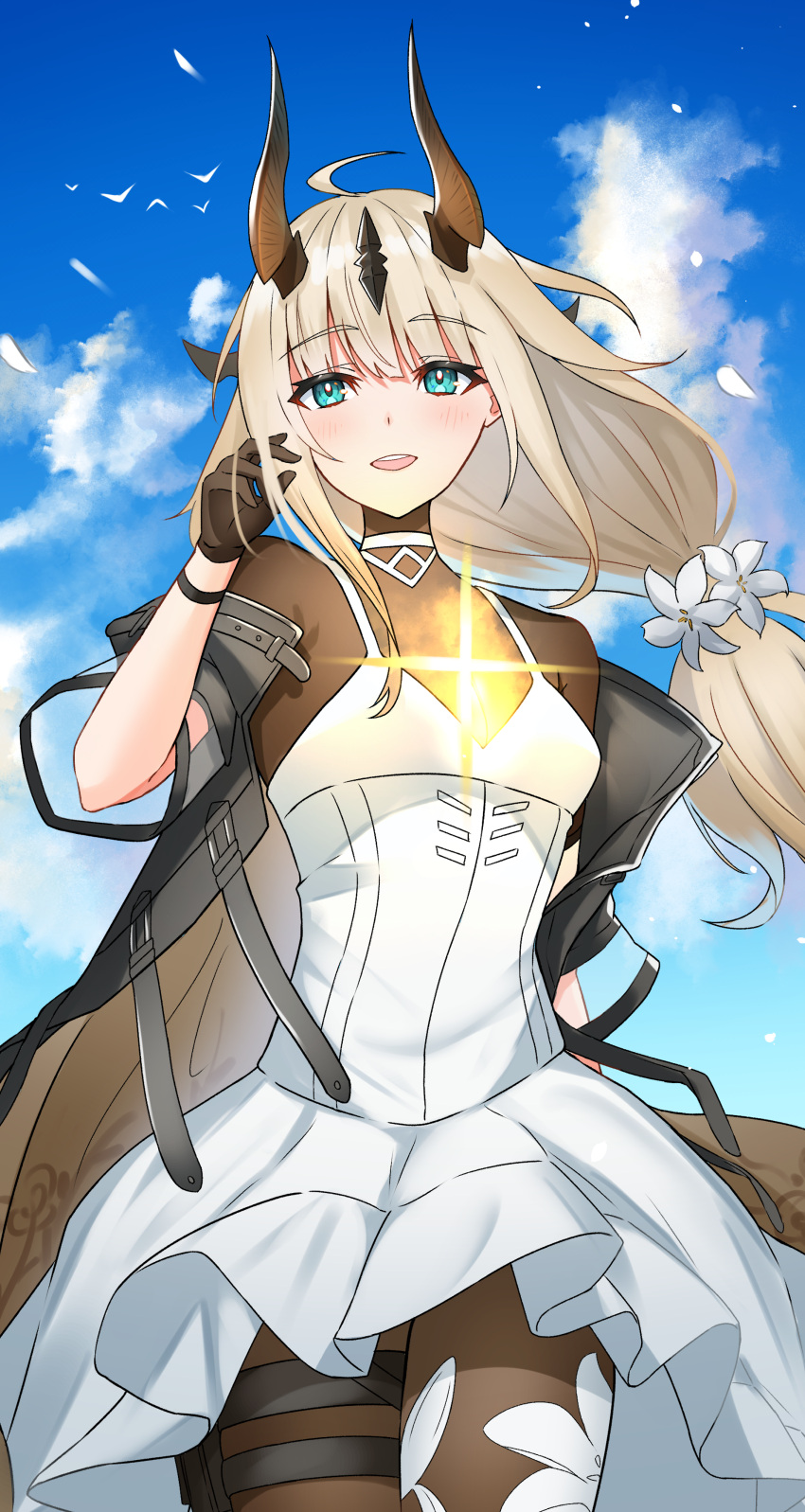 1girl absurdres ahoge arknights black_bodysuit black_gloves blonde_hair blue_eyes blue_sky blush bodysuit breasts cowboy_shot dragon_horns dress floral_print flower gloves glowing hair_flower hair_ornament hand_up highres holster horns jacket k@bu long_hair looking_at_viewer low_ponytail official_alternate_costume open_clothes open_jacket open_mouth outdoors print_bodysuit reed_(arknights) reed_the_flame_shadow_(arknights) sky small_breasts solo teeth thigh_holster upper_teeth_only white_dress