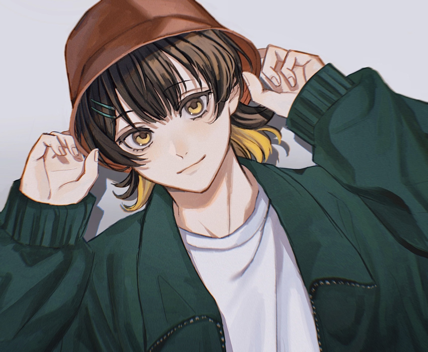 1boy adjusting_clothes adjusting_headwear arms_up bachira_meguru blonde_hair blue_lock blunt_bangs brown_hair brown_headwear closed_mouth colored_inner_hair commentary_request fingernails grey_background highres kyul_gnsn long_sleeves looking_at_viewer male_focus multicolored_hair shirt short_hair solo two-tone_hair upper_body white_shirt yellow_eyes