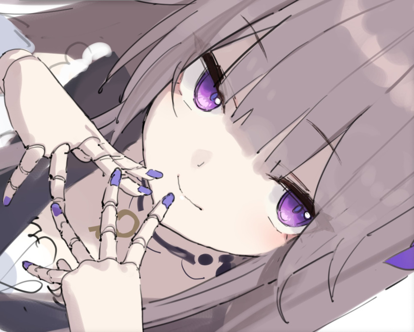 1girl brown_hair buran_buta choker close-up closed_mouth clothing_cutout doll_joints dress fingernails herta_(honkai:_star_rail) highres honkai:_star_rail honkai_(series) jewelry joints key_necklace long_hair long_sleeves looking_at_viewer nail_polish necklace shoulder_cutout simple_background smile solo upper_body very_long_hair violet_eyes white_background