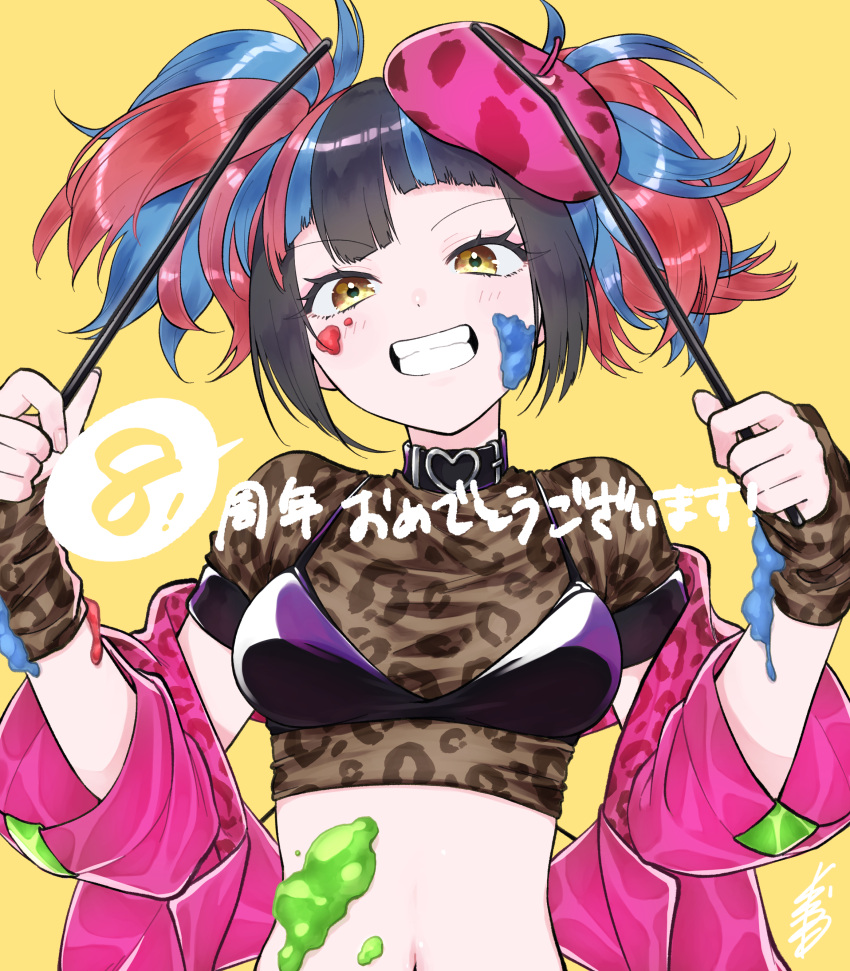 1girl absurdres animal_print arm_warmers beret crop_top fate/grand_order fate_(series) hat highres jacket leopard_print midriff multicolored_hair navel paint_splatter paint_splatter_on_face pink_jacket sei_shounagon_(fate) twintails user_dhue8322 yellow_background yellow_eyes