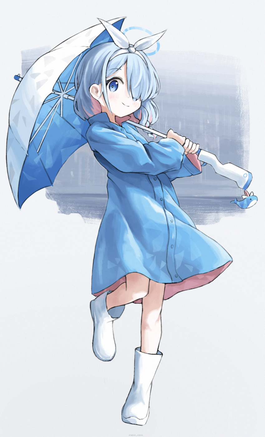 1girl alternate_costume arona_(blue_archive) blue_archive blue_coat blue_eyes blue_hair blue_raincoat blush boots bow bow_hairband braid closed_mouth coat english_commentary full_body hair_over_one_eye hairband highres holding holding_umbrella long_sleeves looking_at_viewer multicolored_hair neno_(neno_n3nq) pink_hair rain raincoat rubber_boots short_hair simple_background smile solo two-tone_hair umbrella white_bow white_footwear white_umbrella