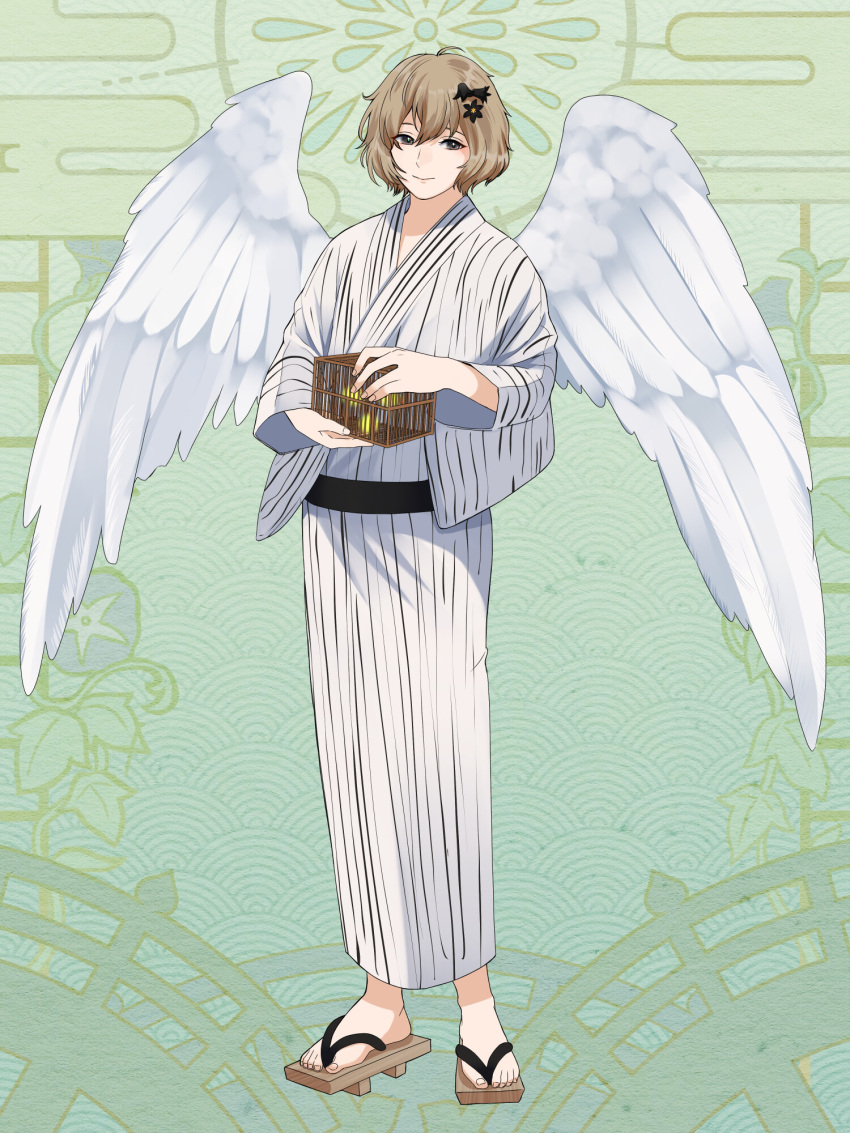 1boy august_altner cage dairoku_ryouhei feathered_wings full_body geta green_background hair_ornament highres japanese_clothes kimono looking_at_viewer male_focus short_hair soji_natori_(tw) solo standing star_(symbol) star_hair_ornament white_kimono white_wings wings