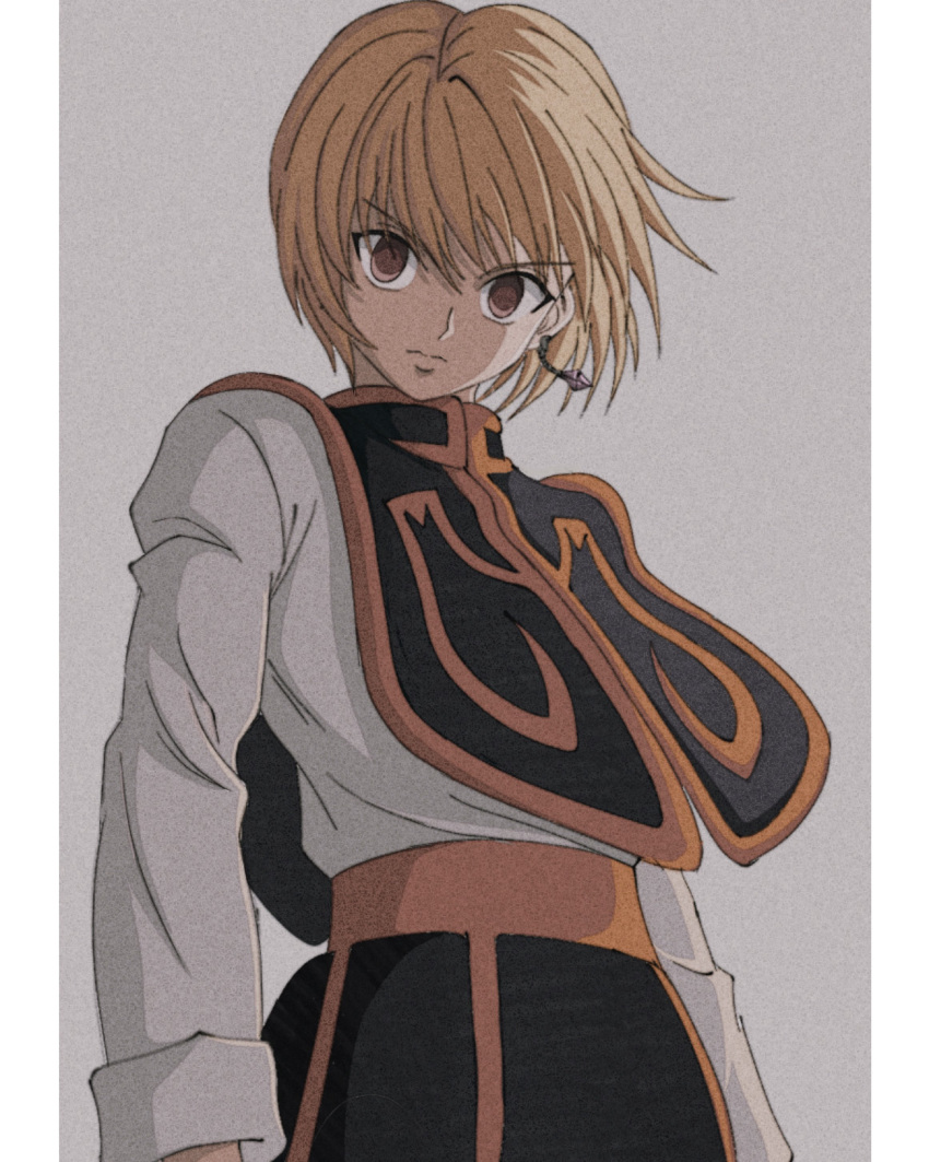 1boy absurdres androgynous blonde_hair earrings enoki_(gongindon) floating_hair highres hunter_x_hunter jewelry kurapika long_sleeves looking_at_viewer male_focus official_style red_eyes serious short_hair simple_background single_earring solo