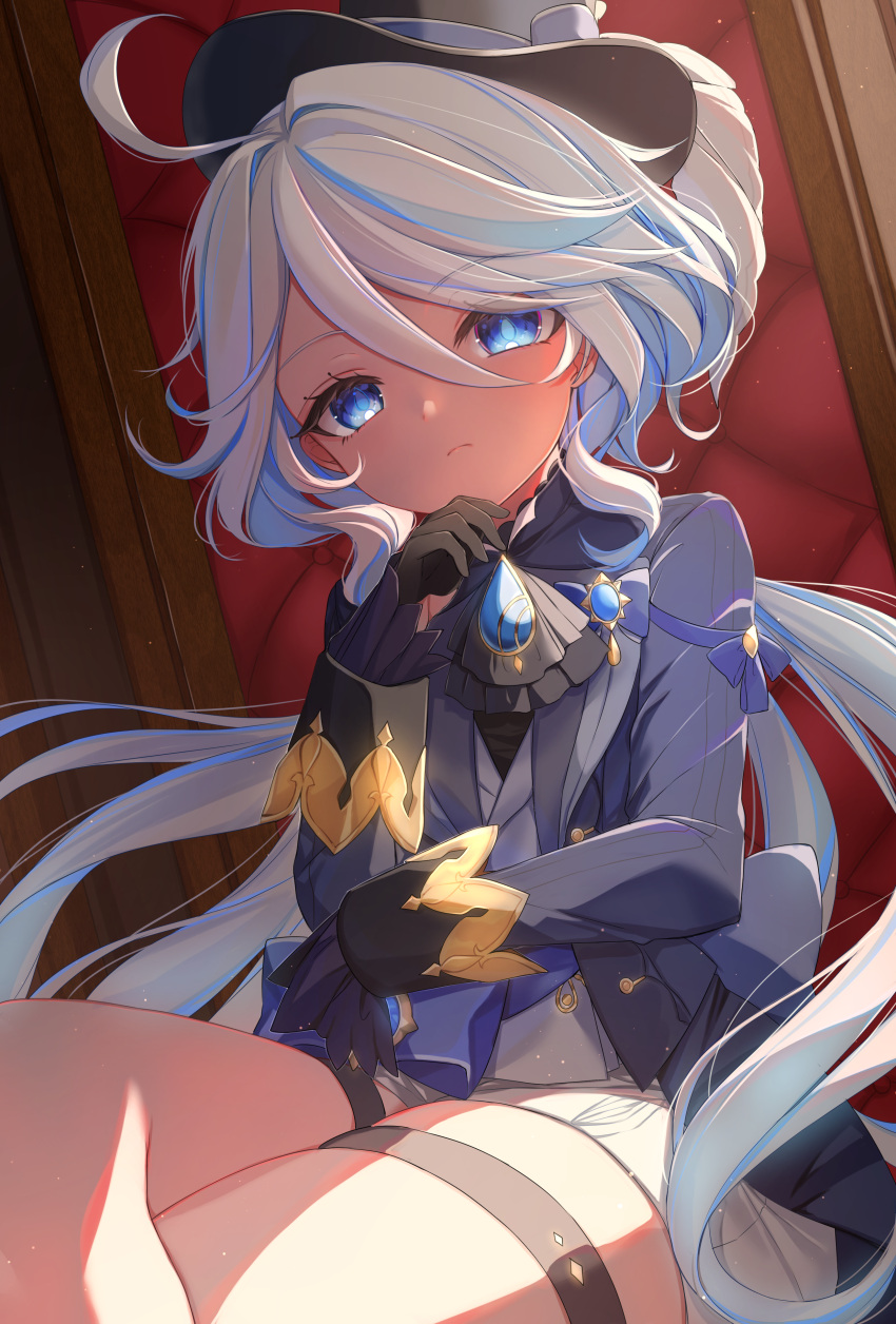 1girl absurdres black_gloves blue_coat blue_eyes blue_hair blue_headwear coat crossed_legs furina_(genshin_impact) genshin_impact gloves hat highres ineka_ka long_sleeves looking_at_viewer multicolored_hair shorts sitting thigh_strap thighs top_hat twintails two-tone_hair white_hair white_shorts