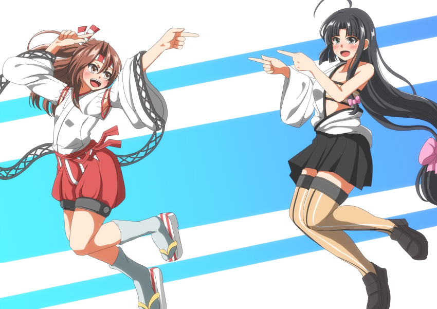 2girls ahoge bandeau black_footwear black_hair black_hakama black_skirt brown_eyes brown_hair brown_thighhighs full_body hadanugi_dousa hakama hakama_short_skirt hakama_shorts hakama_skirt headband highres japanese_clothes kantai_collection kimono loafers long_hair looking_at_viewer low-tied_long_hair multiple_girls open_clothes open_kimono pointing pointing_at_another ponytail red_shorts sandals shoes shorts shouhou_(kancolle) skirt smile socks sosorin striped_headband thigh-highs white_socks wide_sleeves zuihou_(kancolle)