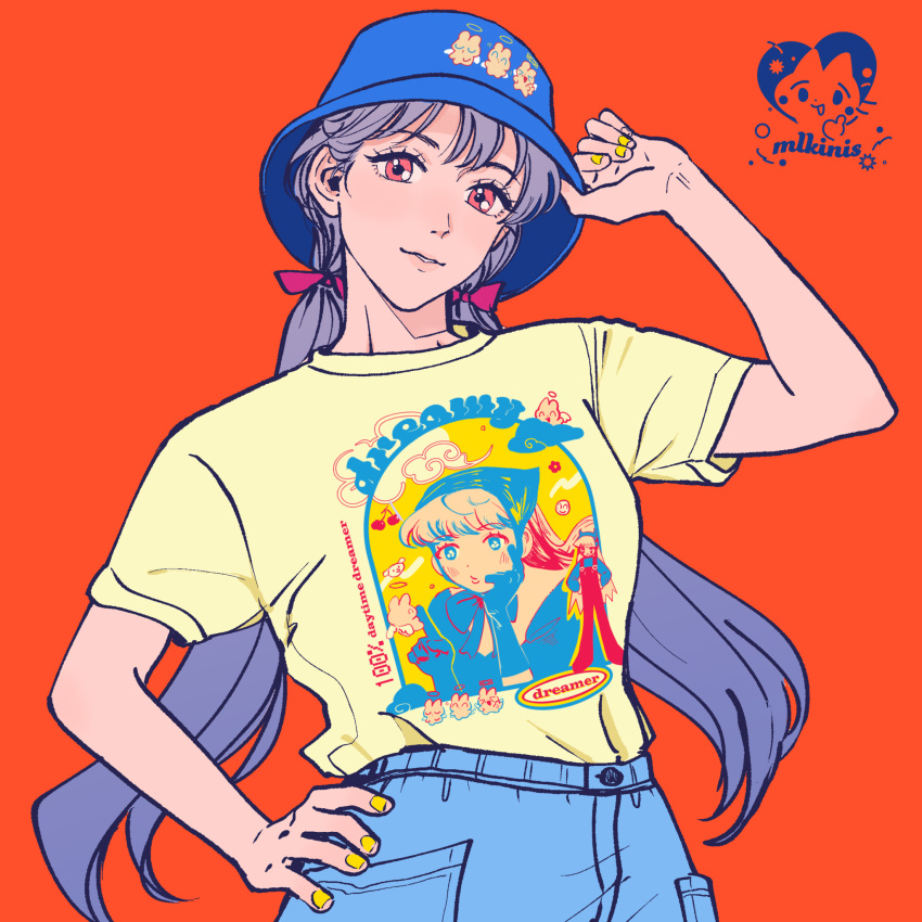 1girl billies_(christina_oh) bow bucket_hat denim hair_bow hand_on_headwear hand_on_own_hip hat highres long_hair looking_at_viewer low_twintails nail_polish orange_background original parted_lips pink_eyes print_shirt purple_hair shirt shirt_tucked_in solo t-shirt twintails yellow_nails