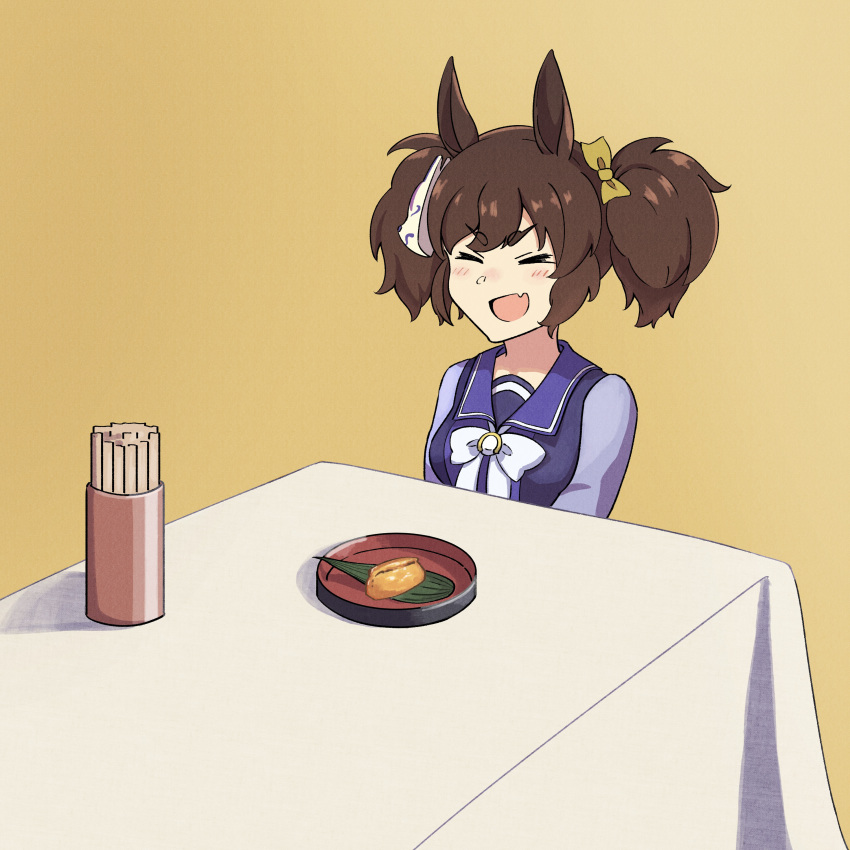 &gt;_&lt; 1girl absurdres animal_ears bow brown_hair dengakumiso fang food fox_mask hair_bow highres horse_ears horse_girl inari_one_(umamusume) inarizushi long_hair mask mask_on_head meme_request name_connection open_mouth simple_background sitting skin_fang solo sushi table twintails umamusume upper_body yellow_background yellow_bow