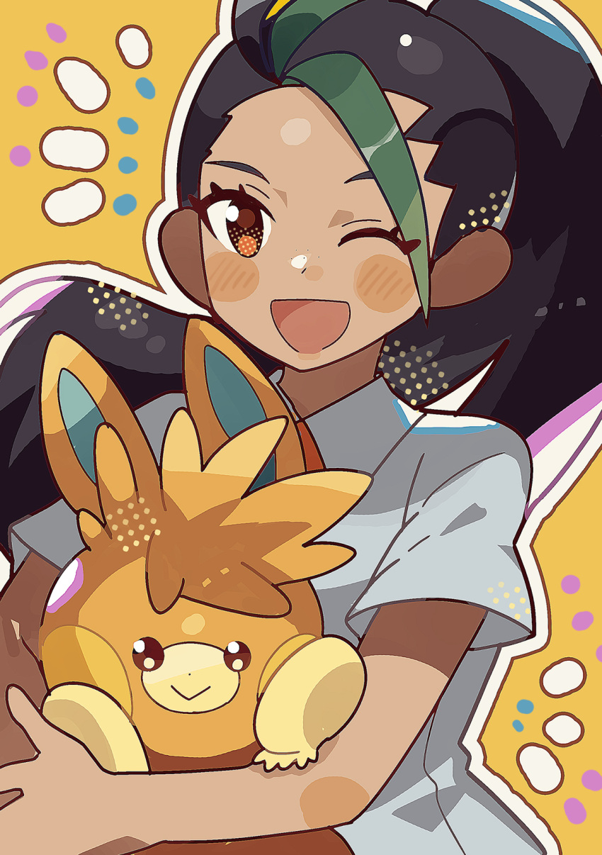 1girl ;d anidler91 black_hair brown_eyes collared_shirt dark-skinned_female dark_skin eyelashes green_hair highres holding holding_pokemon looking_at_viewer multicolored_hair naranja_academy_school_uniform nemona_(pokemon) one_eye_closed open_mouth pawmot pokemon pokemon_(creature) pokemon_(game) pokemon_sv school_uniform shirt smile two-tone_hair upper_body white_shirt yellow_background