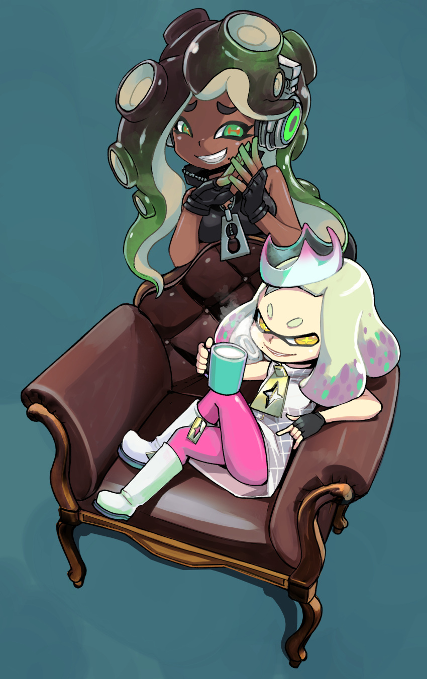 2girls absurdres armchair bare_shoulders black_gloves blonde_hair blue_background boots breasts cephalopod_eyes chair colored_skin cross-shaped_pupils crossed_legs crown cup dark-skinned_female dark_skin dress drink fingerless_gloves fingernails furrowed_brow gloves gradient_hair gradient_skin green_eyes green_hair green_skin grin headphones highres holding holding_cup knee_boots long_hair marina_(splatoon) medium_breasts medium_hair mole mole_under_mouth mug multicolored_hair multicolored_skin multiple_girls muramasa_mikado orange_eyes pantyhose partially_unzipped pearl_(splatoon) pink_pantyhose pink_pupils purple_hair short_eyebrows sitting sleeveless sleeveless_dress smile splatoon_(series) splatoon_2 steepled_fingers suction_cups symbol-shaped_pupils tentacle_hair two-tone_hair two-tone_skin white_dress yellow_pupils zipper zipper_pull_tab