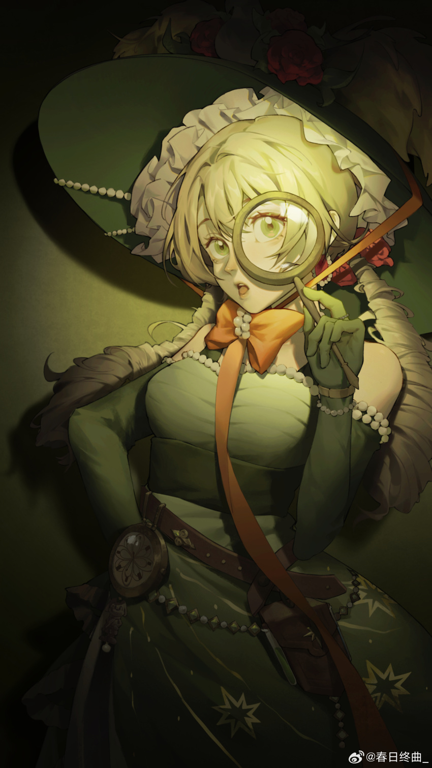 1girl :o absurdres bare_shoulders belt belt_pouch blonde_hair bow bracelet breasts brown_belt chin_strap chunri_zhongqu dress drill_hair elbow_gloves flower gloves green_background green_dress green_eyes green_gloves green_headwear hand_on_own_hip hand_up hat hat_feather hat_flower highres holding holding_magnifying_glass jewelry looking_at_viewer low_twintails magnifying_glass orange_bow pearl_bracelet pouch red_flower red_rose reverse:1999 rose shadow sleeveless sleeveless_dress solo sotheby spotlight sun_hat twin_drills twintails upper_body weibo_logo weibo_username