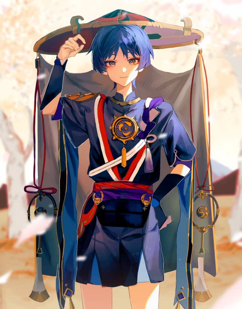 1boy arm_up armor belt black_shirt black_shorts blue_hair blunt_ends blurry blurry_background branch closed_mouth day eyeshadow genshin_impact gold_trim gradient_sky hand_on_own_hip hat highres japanese_armor jewelry jingasa kote kurokote looking_at_viewer makeup male_focus mandarin_collar mitsudomoe_(shape) mountain necklace outdoors parted_bangs petals purple_belt red_eyeshadow red_headwear scaramouche_(genshin_impact) shirt short_hair short_sleeves shorts sky smile solo standing tassel tomoe_(symbol) tree violet_eyes watanabe_kawa white_sky yellow_sky