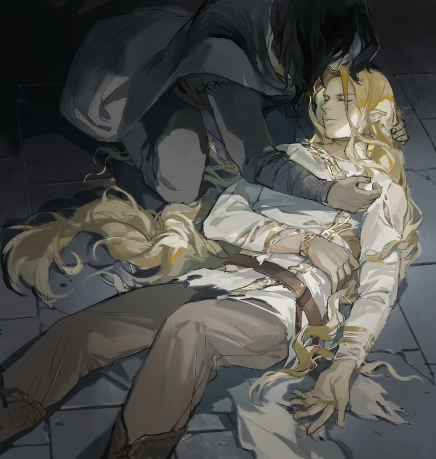 2boys belt beren black_hair blonde_hair brown_belt brown_pants cape chinese_commentary closed_eyes commentary death finrod grey_cape highres long_hair lying male_focus multiple_boys on_back pants pointy_ears shirt the_silmarillion tolkien's_legendarium torn_clothes very_long_hair white_shirt yi_tiao_zhi_xian_chong