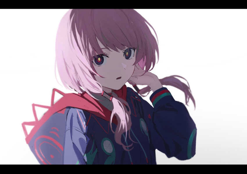 1girl blue_eyes blue_jacket hand_in_own_hair highres hood hood_down hooded_jacket jacket kaf_(kamitsubaki_studio) kamitsubaki_studio letterboxed long_hair looking_at_viewer low_twintails multicolored_eyes nekoreito open_mouth pink_hair sidelighting simple_background solo twintails upper_body virtual_youtuber white_background yellow_pupils