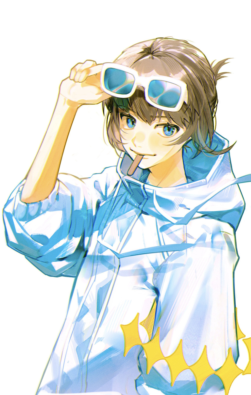 1boy absurdres arcobale_6 blue_eyes brown_hair coat eyewear_on_head fate/grand_order fate_(series) highres hood hood_down hooded_coat looking_at_viewer male_focus mouth_hold oberon_(fate) popsicle_stick simple_background solo sunglasses upper_body white_background white_coat