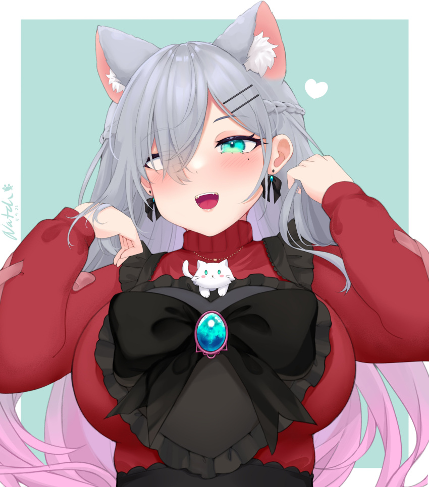 1girl absurdres animal_ear_fluff animal_ears aqua_eyes black_bow bow braid breasts cat cat_ears earrings french_braid gradient_hair green_background grey_hair hair_over_one_eye heart highres hiiragi_emuri indie_virtual_youtuber jewelry large_breasts long_hair long_sleeves mole mole_under_eye multicolored_hair natch_imaycz pink_hair signature simple_background upper_body virtual_youtuber