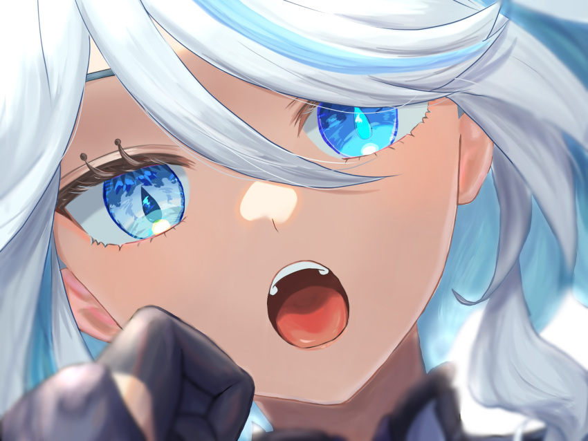 1girl black_gloves blue_eyes eryd8787 furina_(genshin_impact) genshin_impact gloves hair_between_eyes highres looking_at_viewer open_mouth solo teeth tongue upper_teeth_only white_hair