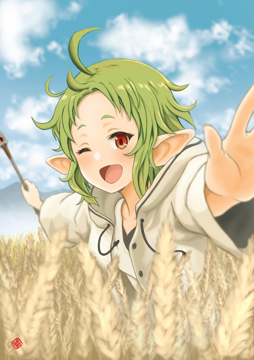 1girl ;d ahoge blue_sky clouds day elf green_hair highres holding holding_wand hood hooded_jacket jacket looking_at_viewer mushoku_tensei nao_suke one_eye_closed open_mouth outdoors outstretched_arms pointy_ears red_eyes shirt short_hair sky smile solo sylphiette_(mushoku_tensei) wand wheat_field white_jacket white_shirt