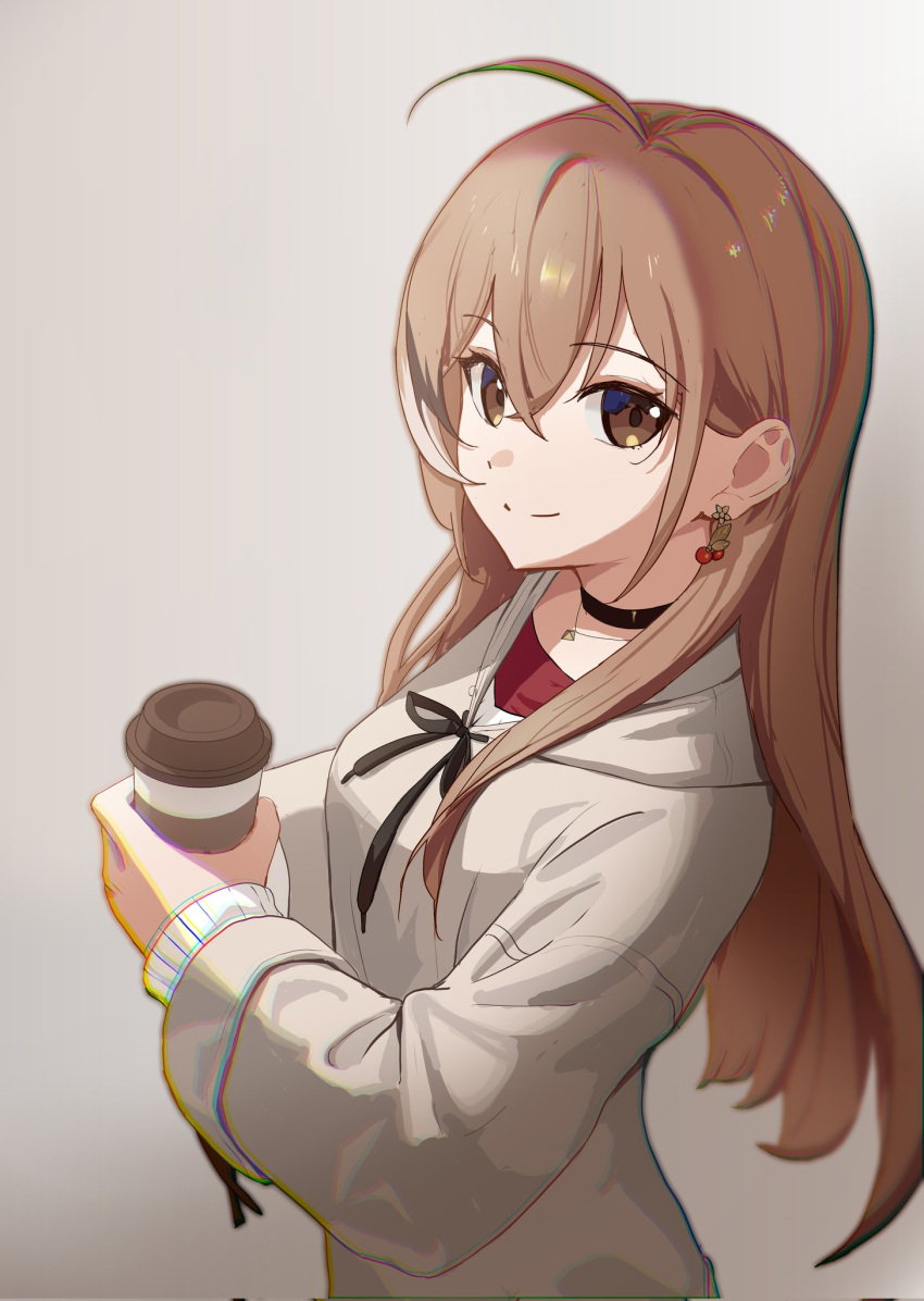 1girl ahoge ashamutoki berry black_choker brown_eyes brown_hair brown_hoodie choker chromatic_aberration coffee_cup crossed_bangs cup disposable_cup earrings food-themed_earrings highres holding holding_cup hololive hololive_english hood hoodie jewelry long_hair looking_at_viewer multicolored_hair nanashi_mumei nanashi_mumei_(3rd_costume) necklace official_alternate_costume red_shirt shirt sleeves_past_wrists smile streaked_hair sweater virtual_youtuber white_sweater wide_sleeves