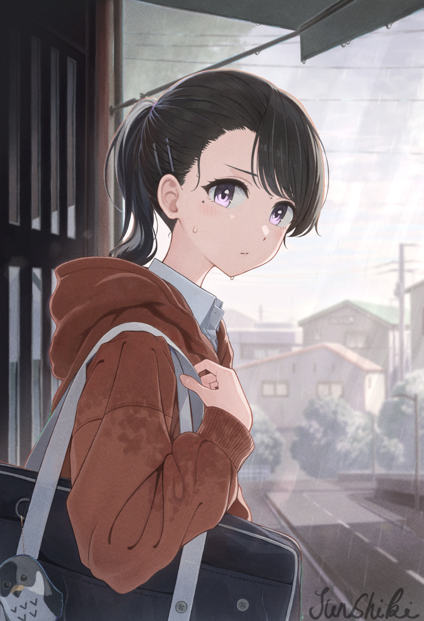 1girl bag bag_charm blush casual charm_(object) closed_mouth day from_side highres hood hood_down hooded_jacket jacket junshiki long_hair long_sleeves looking_at_viewer looking_to_the_side mole mole_under_eye original outdoors ponytail rain red_jacket school_bag solo swept_bangs town upper_body violet_eyes wing_collar