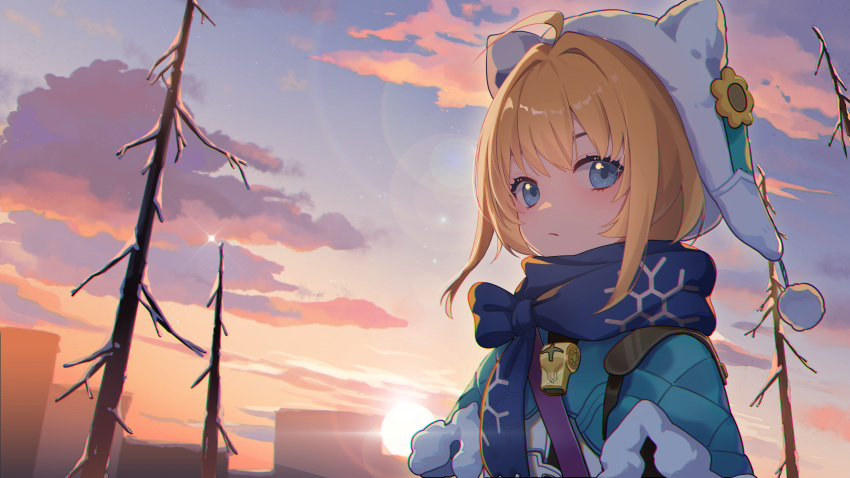 1girl absurdres ahoge bare_tree blonde_hair blue_coat blue_eyes blue_scarf blurry bokeh closed_mouth clothing_request clouds coat depth_of_field highres honkai:_star_rail honkai_(series) huang_tie_lin looking_at_viewer lynx_landau pom_pom_(clothes) scarf short_hair sky solo sun tree upper_body whistle