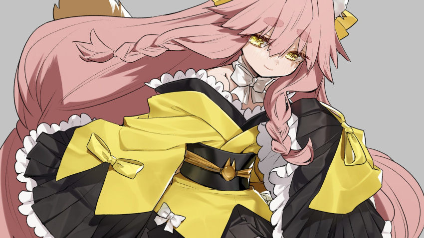 1girl bare_shoulders bow braid fate/samurai_remnant fate_(series) fox_girl fox_tail grey_background highres hino_hinako japanese_clothes kimono long_hair looking_at_viewer off_shoulder pink_hair short_eyebrows simple_background sleeves_past_fingers sleeves_past_wrists smile solo tail tamamo_(fate) tamamo_aria thick_eyebrows upper_body very_long_hair white_bow wide_sleeves yellow_eyes yellow_kimono