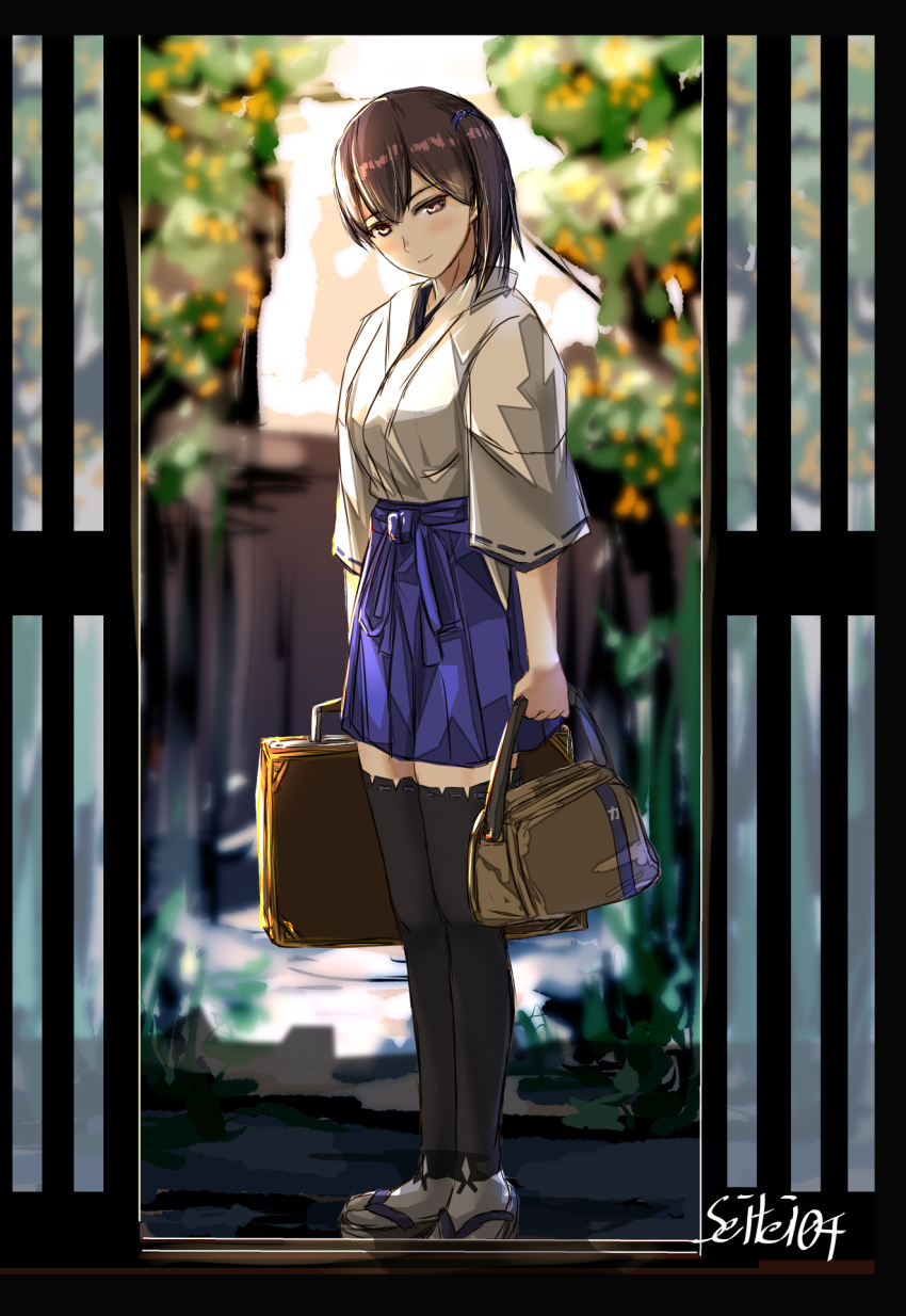 1girl artist_name bag black_thighhighs blue_hakama blurry blurry_background brown_hair closed_mouth commentary_request doorway full_body geta hakama hakama_short_skirt hakama_skirt highres holding holding_bag holding_suitcase japanese_clothes kaga_(kancolle) kantai_collection kimono long_hair looking_at_viewer pov_doorway redrawn seitei_(04seitei) side_ponytail skirt smile socks solo suitcase thigh-highs white_kimono white_socks zettai_ryouiki