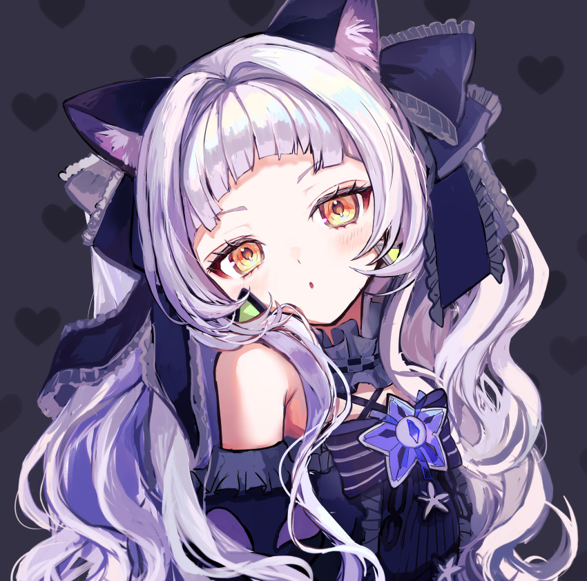 1girl absurdres animal_ear_fluff animal_ears cat_ears detached_sleeves frills gothic_lolita grey_hair heart highres hololive lolita_fashion long_hair looking_at_viewer murasaki_shion murasaki_shion_(5th_costume) pipi simple_background solo virtual_youtuber yellow_eyes