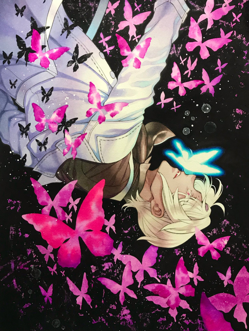 1boy black_shirt blonde_hair blue_butterfly bug butterfly butterfly_on_nose coat dark-skinned_male dark_skin fang from_side highres light_particles long_sleeves looking_at_animal male_focus mochizuki_jun noe_archiviste off_shoulder official_art parted_bangs parted_lips photo_(medium) pink_butterfly pink_eyes profile shirt short_hair solo teeth too_many_butterflies upper_body upper_teeth_only upside-down vanitas_no_carte vest white_coat white_vest