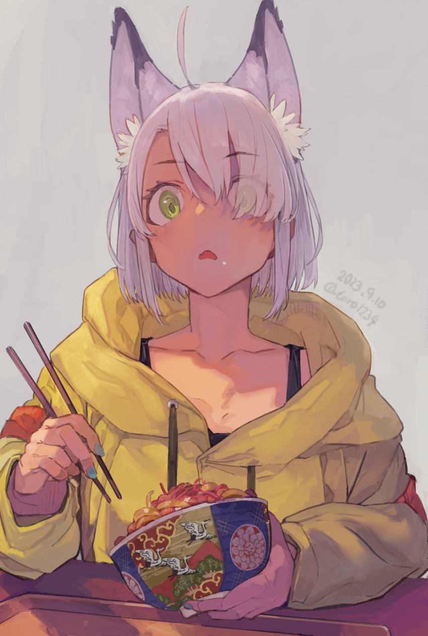 1girl absurdres animal_ear_fluff animal_ears blue_nails bowl chopsticks dated fang food food_on_face green_eyes grey_background grey_hair hair_over_one_eye highres holding hood hood_down hoodie long_sleeves nail_polish open_mouth original parted_lips short_hair simple_background solo toro_(konirio) tray twitter_username upper_body yellow_hoodie