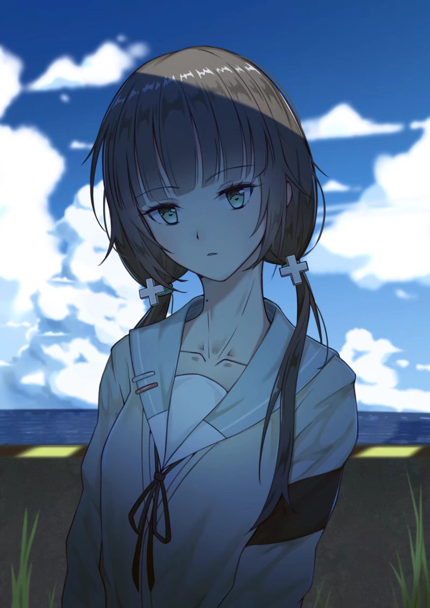 1girl blue_sky blunt_bangs closed_mouth clouds cloudy_sky collarbone commentary expressionless facing_viewer green_eyes highres hishiro_chizuru long_hair looking_down ocean outdoors relife sailor_collar shirt sky solo twintails upper_body xiangmaofaqijuedou yellow_shirt