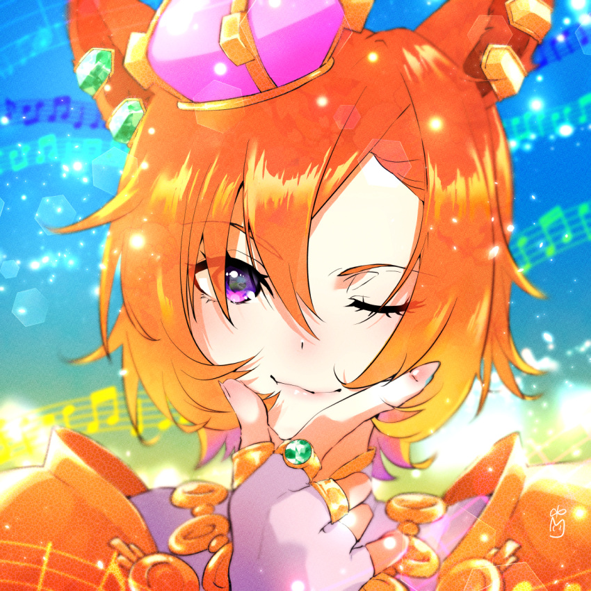 1girl animal_ears armor artist_logo asymmetrical_bangs beamed_eighth_notes blue_background closed_mouth crown ear_piercing eighth_note hand_on_own_chin hand_up highres horse_ears jewelry lens_flare looking_at_viewer multiple_rings musical_note nishioki_tama one_eye_closed orange_hair piercing portrait ring short_hair shoulder_armor solo staff_(music) t.m._opera_o_(umamusume) umamusume violet_eyes