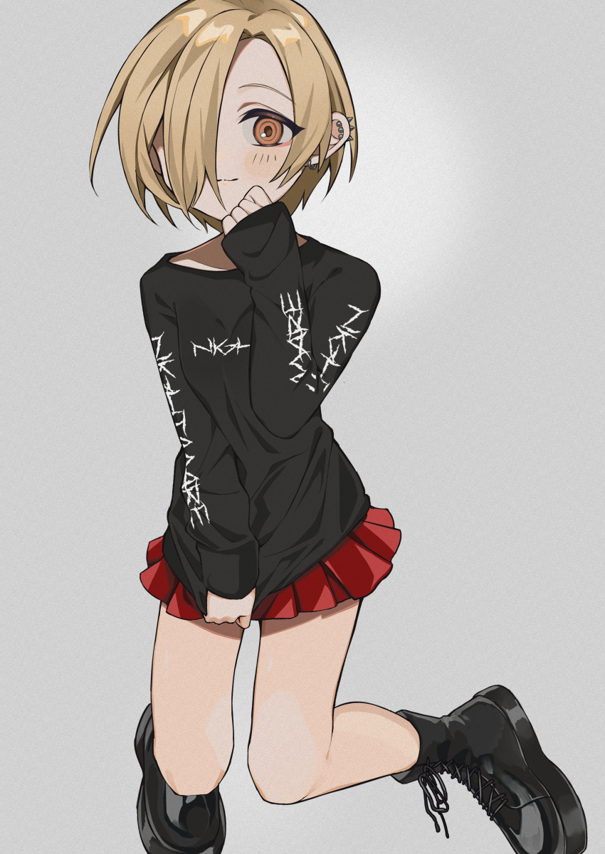 absurdres bare_legs black_footwear black_shirt blonde_hair blush boots brown_hair clothes_writing commentary_request dddd_akagi ear_piercing earrings full_body grey_background hair_over_one_eye highres idolmaster idolmaster_cinderella_girls jewelry long_sleeves looking_at_viewer miniskirt piercing pleated_skirt red_skirt shirasaka_koume shirt short_hair simple_background skirt sleeves_past_wrists smile