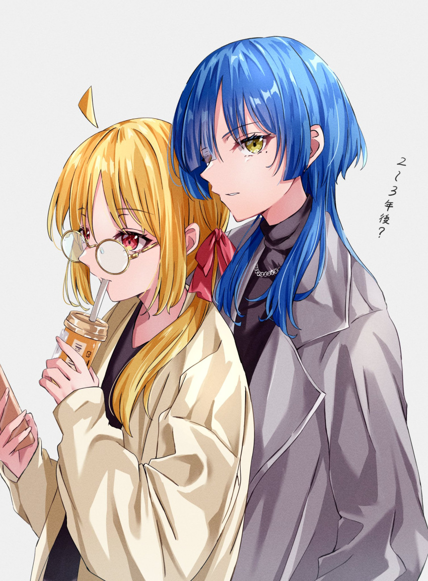 2girls ahoge behind_another black_shirt blonde_hair blue_hair bocchi_the_rock! chain_necklace cup detached_ahoge disposable_cup drink drinking_straw drinking_straw_in_mouth glasses grey_background hair_over_shoulder hair_ribbon highres holding holding_cup holding_drink holding_phone ijichi_nijika jacket jewelry kikugawa_roku long_hair mole mole_above_eye multiple_girls necklace parted_lips phone red_eyes red_ribbon ribbon shirt simple_background white_jacket yamada_ryo yellow_eyes