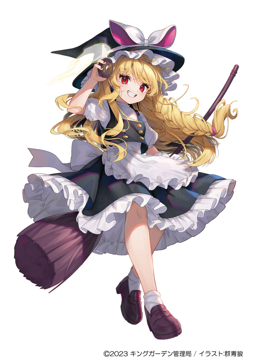 1girl apron black_dress black_headwear black_vest blonde_hair braid broom commentary_request dress full_body gunjou_row hat highres holding holding_broom kirisame_marisa long_hair looking_at_viewer mini-hakkero red_eyes second-party_source short_sleeves side_braid simple_background single_braid smile solo touhou vest white_apron white_background witch_hat
